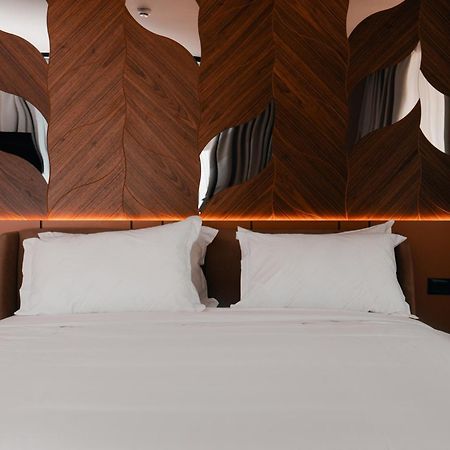 Royal G Deluxe Hotel Shkallnur ภายนอก รูปภาพ