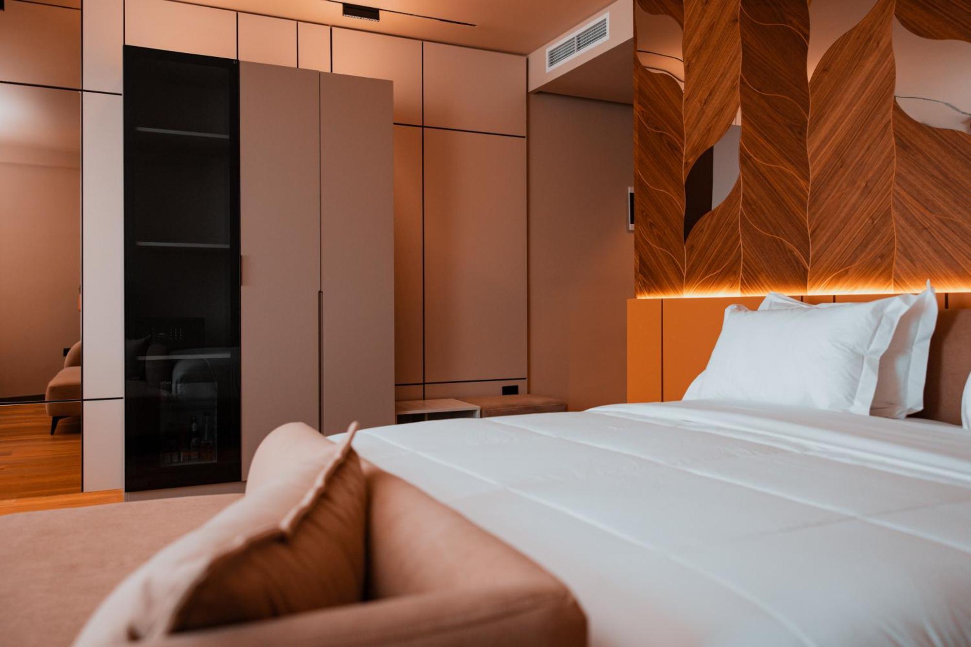 Royal G Deluxe Hotel Shkallnur ภายนอก รูปภาพ