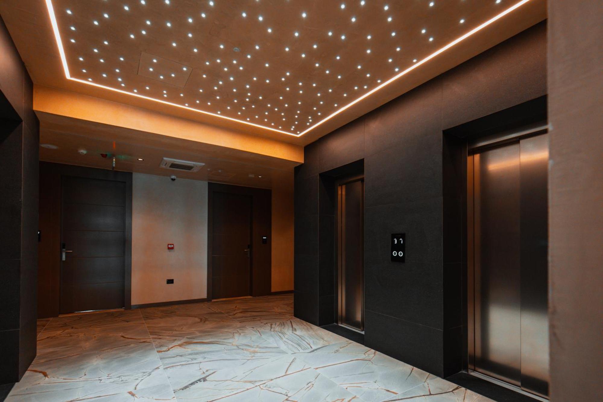 Royal G Deluxe Hotel Shkallnur ภายนอก รูปภาพ