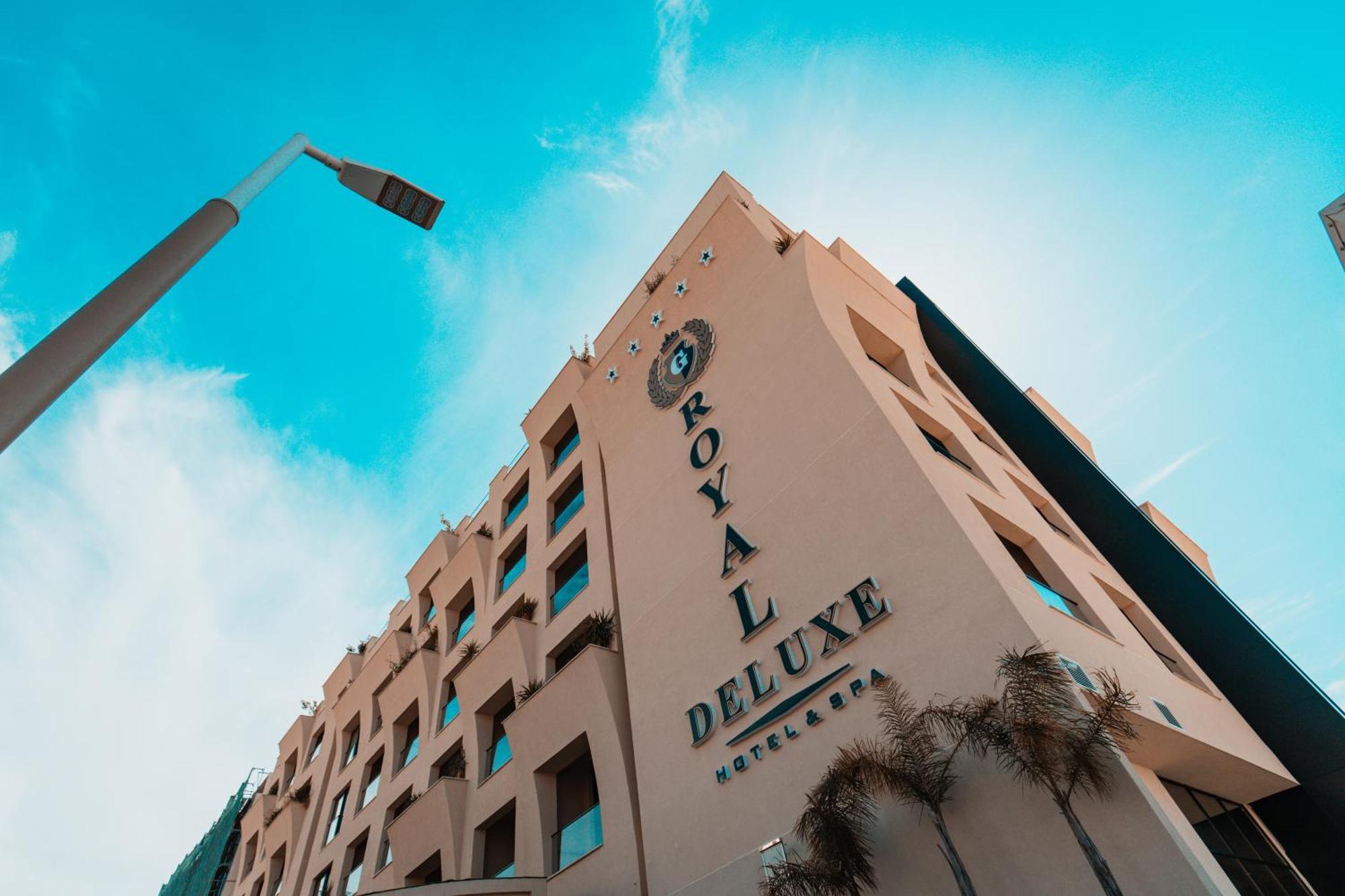 Royal G Deluxe Hotel Shkallnur ภายนอก รูปภาพ