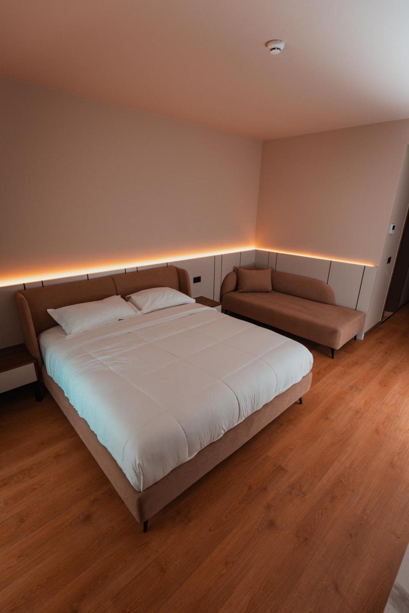 Royal G Deluxe Hotel Shkallnur ภายนอก รูปภาพ