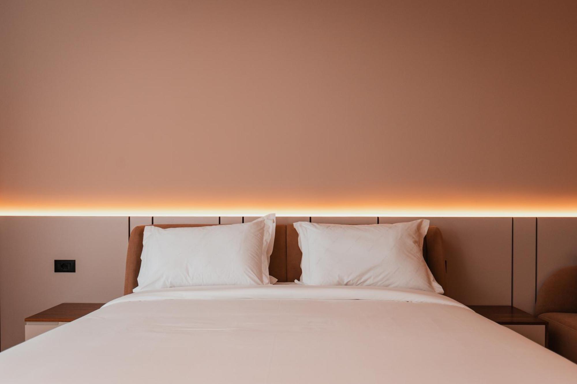 Royal G Deluxe Hotel Shkallnur ภายนอก รูปภาพ