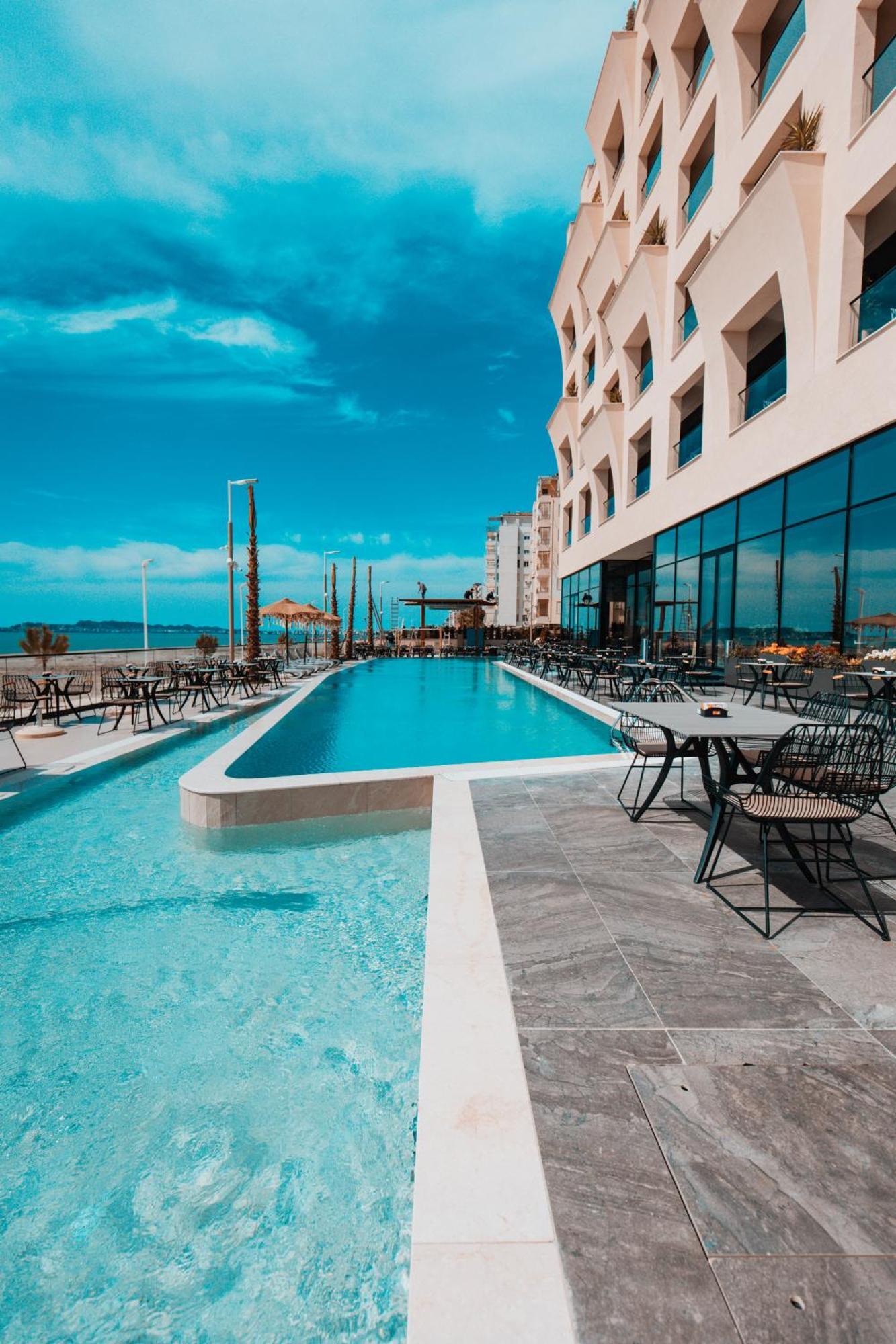 Royal G Deluxe Hotel Shkallnur ภายนอก รูปภาพ