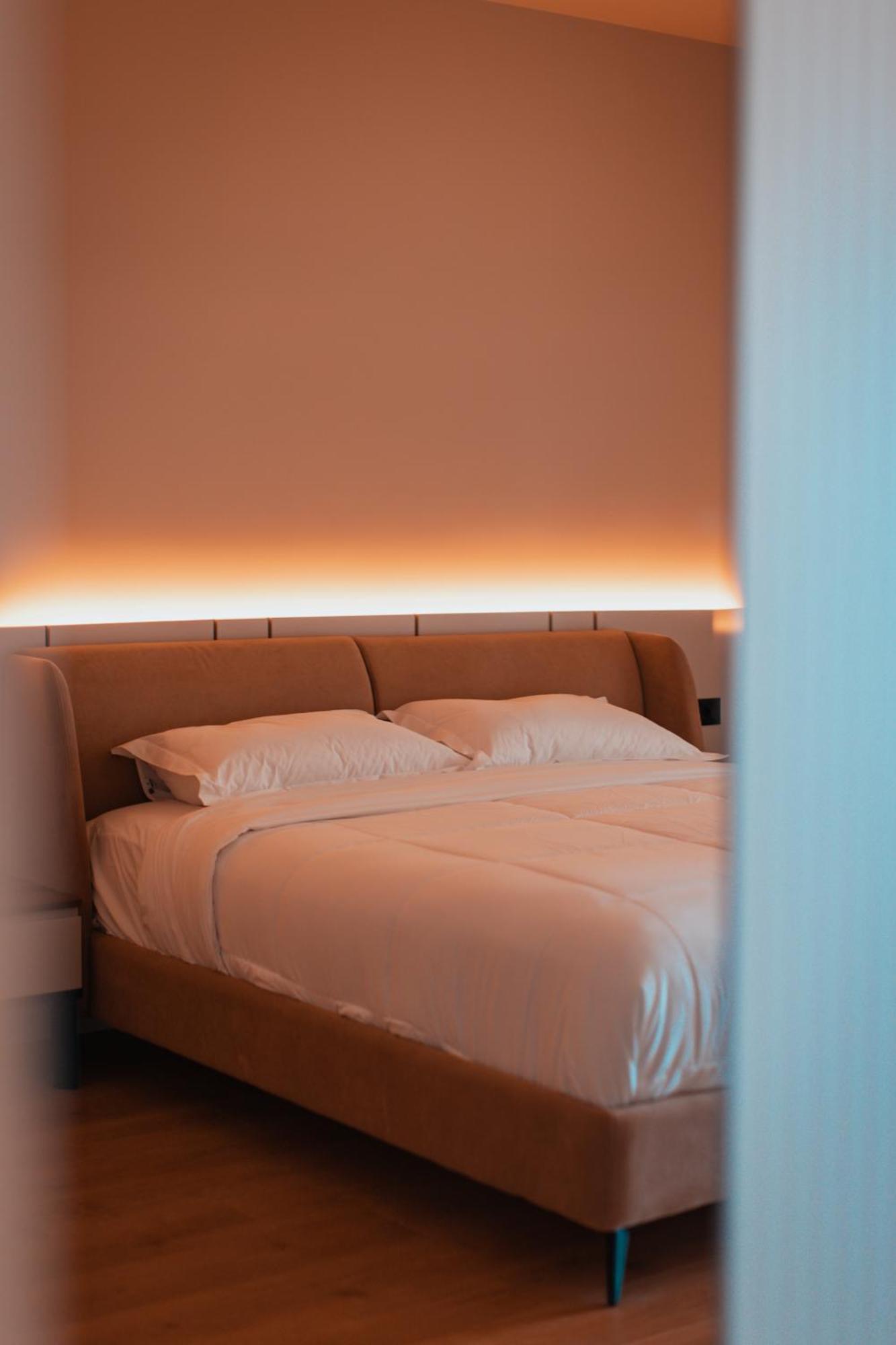 Royal G Deluxe Hotel Shkallnur ภายนอก รูปภาพ
